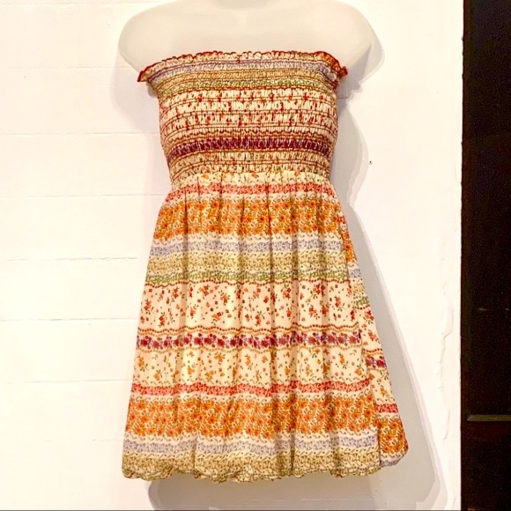 Twenty One by Forever 21. Floral strapless dress.